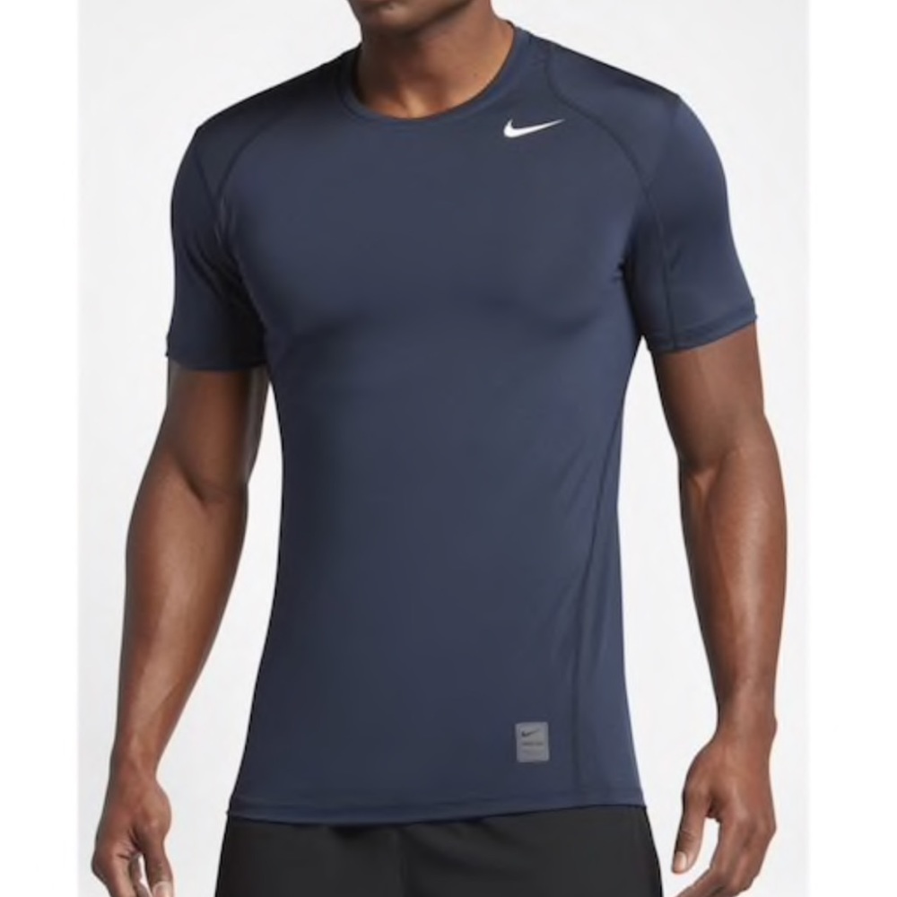 NIKE • Nike Pro Cool Fitted Top